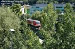 M�nchener Zug auf der Mittenwaldbahn betritt die Innbr�cke. Im Juli ...