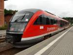 br-642-desiro-db Zum Abschluss des Semesters gabs einen Ausflug mit drei Freunden nach Karlovy Vary (Karlsbad). Gestartet sind wir in Zwickau, umsteigen mussten wir in Johanngeorgenstadt, 642 232-3 der Erzgebirgsbahn brachte uns bis dorthin. Fotografiert am 20.07.2009 in Johanngeorgenstadt.