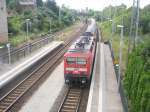 BR 143 mit Zugen Hier der RE7 nach Dessau Hbf.,bei der Ausfahrt am 20.7.2009 aus Bad Belzig.