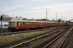 S9 nach Spandau mit 485 079-8 der Berlinder S-Bahn am ...