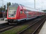 mecklenburg-vorpommern Auf Grund eines Schadens an einem Flirtzuges kam am 20.Juli 2009 mal wieder eine Doppelstockeinheit zwischen Sassnitz und Rostock zum Einsatz,Hier stand der RE 33220 Sassnitz-Rostock in Bergen/R�gen.
Schiebelok war 112 107.