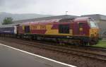 class-67 67009 mit einem Zug 'Caledonian Sleeper' wartet am 06.07.2009 im Bahnhof Fort William.