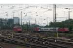 stuttgart-sonstige Das Stuttgarter Gleisvorfeld. So sah die Lage am 18.07.09 aus:

- Eine, leider mir nicht mehr bekannte BR 101
- Der, sich schon heute, �ber alle Berge befindeteten, Portugal Taurus.
- Eine weitere BR 120, die sich hinterm Haken eines IC in    Fahrtrichtung M�nchen befindet.