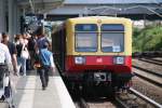Berlin, 21.07.2009, ein S-Bahnzug ...  Reinhard Zabel 21.07.2009