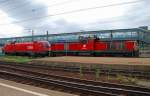 Die 1064 006-8 schleppt die defekte 1116 101-5 am 2. ...