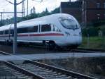 BR 411 (ICE-T) ICE 1716 �berquert den Bahn�bergang kurz vor dem Bahnhof Orlam�nde auf der Fahrt nach Berlin Gesundbrunnen �ber Leipzig. (16.07.2009)