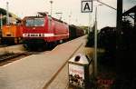BR 143 mit Z�gen 143 104 damals vom Bw Magdeburg mit einem G�terzug am 29.August 1996 in Sassnitz.