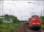 BR 110 (B�gelfalte) 110 343 mit einem Autozug nach S`Hertogenbosch bei der Durchfahrt von Bonn-Beuel 19.7.2009