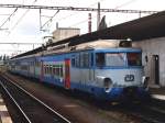 BR 451, 452 451 101-0/051 101-4/051 102-2/451 102-8 mit Os 9304 Pardubice Hlavni-Praha Masarykovo auf Bahnhof Kolin am 13-8-2005. Bild und scan: Date Jan de Vries. 