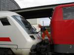 IC-Steuerwagen EC 360 beim ankoppeln am 22.07.09 in Karlsruhe Hbf.