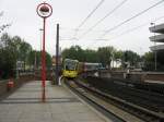 Stadtbahn K�ln - Haltestellen (alle) 2 Wagen vom Typ K4000 bei der Einfahrt in die Haltestelle 'Deutzer Freiheit' Interessant ist wie sehr der Zug sich in die Kurve legt!