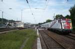 T�bingen T�bingen, den 22.07.09:
Nun hat auch T�bingen die Ehre gehabt, den Science Express zu besichtigen. Die Warteschlange sprach f�r sich, letztendlich aber kam jeder auf seine Kosten. Diese Aufnahme entstand kurz vor 18.00 Uhr, also dann, als man den Zug nicht mehr besichtigen konnte.
Es war ein interessantes Erlebnis, an Wissen und Informationen hat´s wohl nicht gemangelt!
