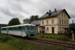 VT 2.09 (BR 771 | 772, Ferkeltaxe) Am zweiten Fahrtag des 3. Fahrtenwochenendes der Erzgebirgischen Aussichtsbahn (EAB) passiert 772 312-5 mit 772 367-9 den ehemaligen Bahnhof Waltherdorf. (12.07.09)