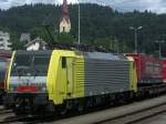 E 189 aufgenommen im Bhf. Kufstein mit einem Containerganzzug in ...
