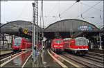 Aachen Hbf: links der Pendelzug nach Gießen mit Zuglok 111 ... Aachen Hbf: links der Pendelzug nach Gießen mit Zuglok 111 ...