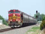 Eine Dash-9 der BNSF in noch alter Santa Fe Lackierung ...