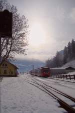 Personenzug am Bahnhof Strass am Zillertal.12.02.2009  ...