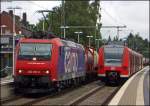 482 018 mit einem Gz bei der Durchfahrt und der ...