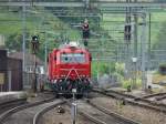 Losch- und Rettungszuge SBB - Feuerwehr auf Schienen. Nachschuss des Neuen L�sch und Rettungszug XTmas 99 85 917 7 002-4 bei der Ausfahrt aus dem Bahnhof von Liestal am 11.05.2009