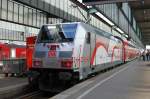 Werbelokomotiven Als eine der neuesten Werbeloks der DB am 25.7.2009 im Stuttgarter Hbf zum stehen kam, konnte ich sie gleich erlegen. Es handelt sich um die silberne 146 227-4. Bereits in wenigen Minuten wurde sie von etwa 20 Fotografen umlagert, rechts im Bild sieht man schon die Ersten.