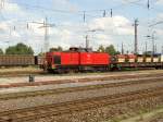 BR 203 203 111-0 (angemietet von Alstom) mit einem kurzen G�terzug in Magdeburg-Rothensee. Fotografiert am 28.07.2009