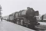 br-50-50-drg-dr-db-050-053-db 50 3682-7 des Bw G�sten steht am xx.07.1985 mit dem P3226 Erfurt - Magdeburg im Bf Sangerhausen. Die BR 50 bespannt nur als Ersatz f�r eine 41er diese Leistung.
