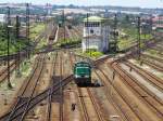 106 010 der ITL durchf�hrt die ausgedehnten Gleisanlagen von Dresden-Friedrichstadt ...
