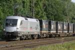 HUPAC ES 64 U2-100 f�hrt am 29.7.09 durch Ratingen-Lintorf.
Der Lokf�hrer ...