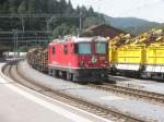 Hier ein G�terzug, abgestellt am 23.7.2009 in Rheichenau.  ...