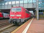 111 086-5 wird in wenigen Metern in Kassel-Wilhelmsh�he auf Gleis ...