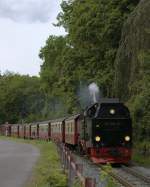 Harzer Schmalspurbahnen 99 7234-0 f�hrt mit ihrem Zug vom Brocken kommend durch Wernigerode dem selbigen Endbahnhof entgegen. 31.07.2009