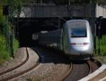 pos-paris-ostfrankreich-suddeutschland Auf dem Weg nach Stuttgart (zum Bahnbildertreffen) mu� der TGV noch schnell in den Pragtunnel eintauchen. (01. August 2009)