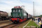 br-144-e-44-dr-244 E44 044 f�hrt soeben mit einem Sonderzug nach Wunsdorf aus dem Rbf. Seelze (08.05.09)