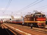 ChS4t-250 (ЧC4T-250) mit Zug 688G-M Ijevsk-Simferopol Pass (688Г-M Ижевск-Симферополь Пасс) ...
