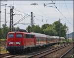 BR 111 mit Zugen 110 468 steht mit dem Verst�rkerpark von gestern abgestellt in Minden neben dem Bf 1.8.2009