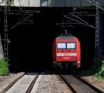 BR 101 mit Zugen Sie will nach Stuttgart zum Bahnbildertreffen. 101 036-2 taucht in den Pragtunnel ein. (01. August 2009)