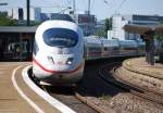 Er will nach Stuttgart zum Bahnbildertreffen. ICE 3 mit hoher ...