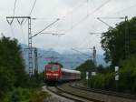 111 054 mit ihrer RB (Offenburg- M�llheim) hier in Freiburg ...