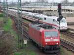 Br 185 121-1 und ...  Daniel Sch�rer 17.04.2005