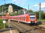 S-Bahn Stuttgart 423 962-0 f�hrt mit 2 weiteren 423ern am 25. Juli 2009 in Herrenberg ein.
