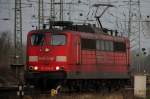 BR 151 Ver'schwitztes' Lokportrait nach langer Fahrt: 151 004-9 geht in Gremberg mit deutlichen Betriebsspuren vom Zug... (April 2009). 