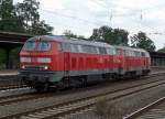 225 029-8 mit einer weiteren 225er bei der Durchfahrt in ...