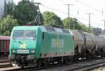 Die 145-CL 003 von Rail4Chem zogen einen Kesselwagenzug durch K�ln ...