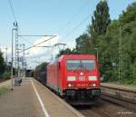 185 330-8 poltert am 30.07.09 mit einem Gemischtwarenladen aus Skandinavien ...