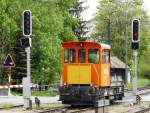 bls - Baudienst Tm 2/2 236 371-1 bei der Einfahrt ...