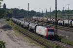 185-CL 005 der Veolia mit einem Kesselzug im Seelzer Rbf.am ...