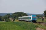 223 072 mit Reisezug am 01.08.2009 bei der Anrufschranke Unterackerhof ...
