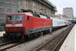 Der Science - Express , ausnahmsweise mit der BR 120 146-6, ...