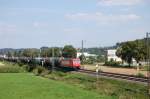 Der freundliche Lokf�hrer der 185 605-3 der HGK, welche einen ...