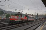 Während 1163 006 am 6. Juli 2009 mit Verschubarbeiten beschäftigt ... Während 1163 006 am 6. Juli 2009 mit Verschubarbeiten beschäftigt ...